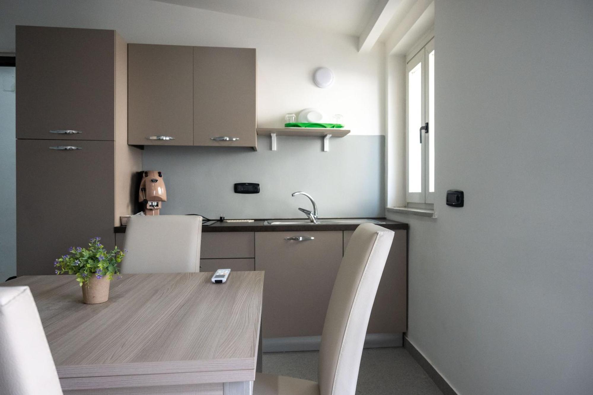 Strategic Apartment With Terrace - Nola Luaran gambar