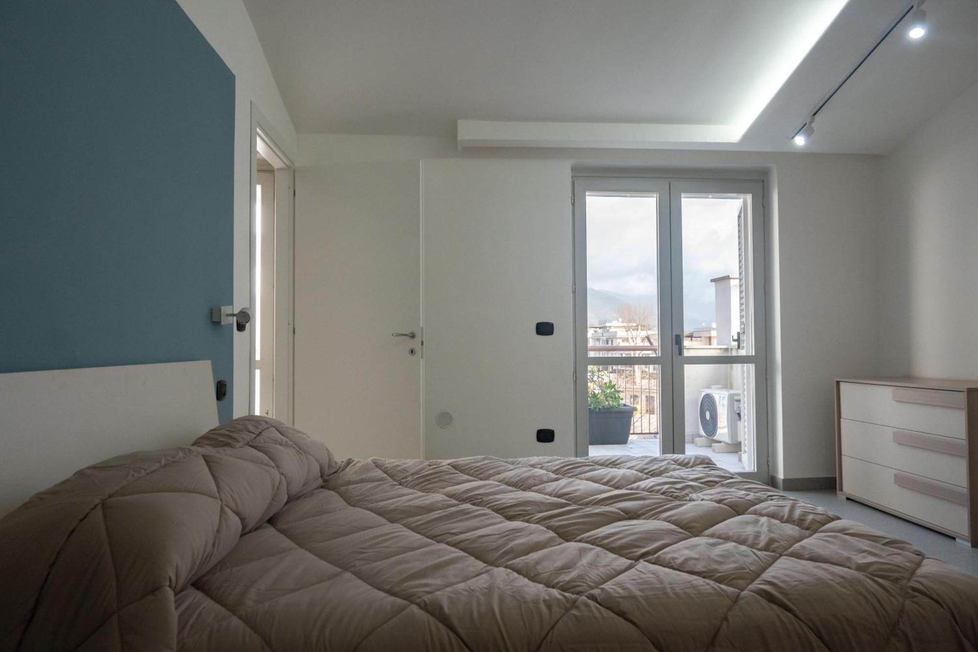 Strategic Apartment With Terrace - Nola Luaran gambar