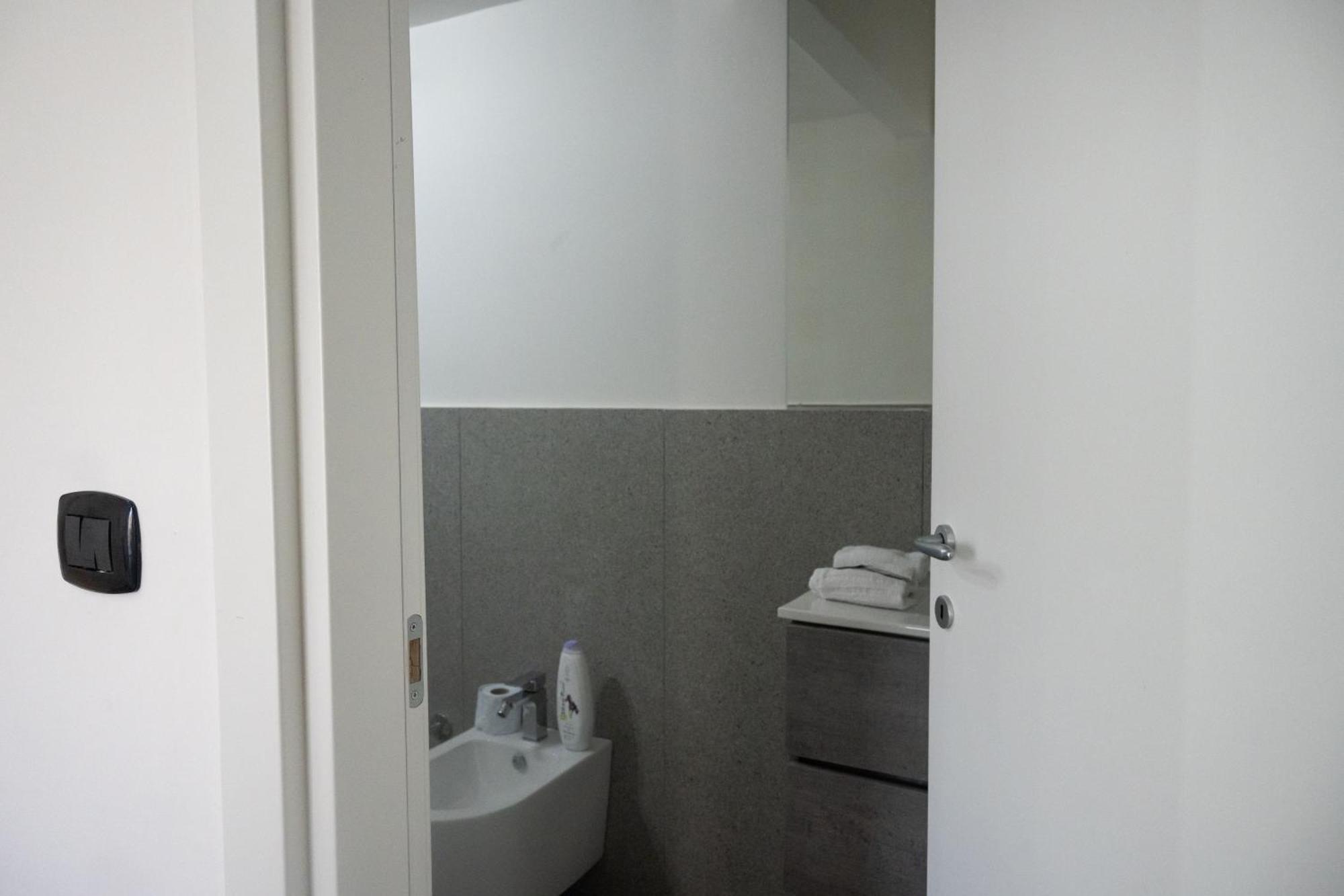 Strategic Apartment With Terrace - Nola Luaran gambar