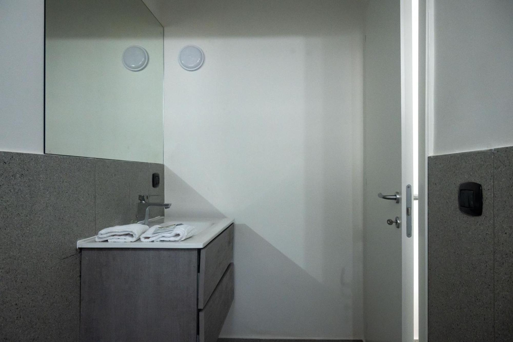 Strategic Apartment With Terrace - Nola Luaran gambar